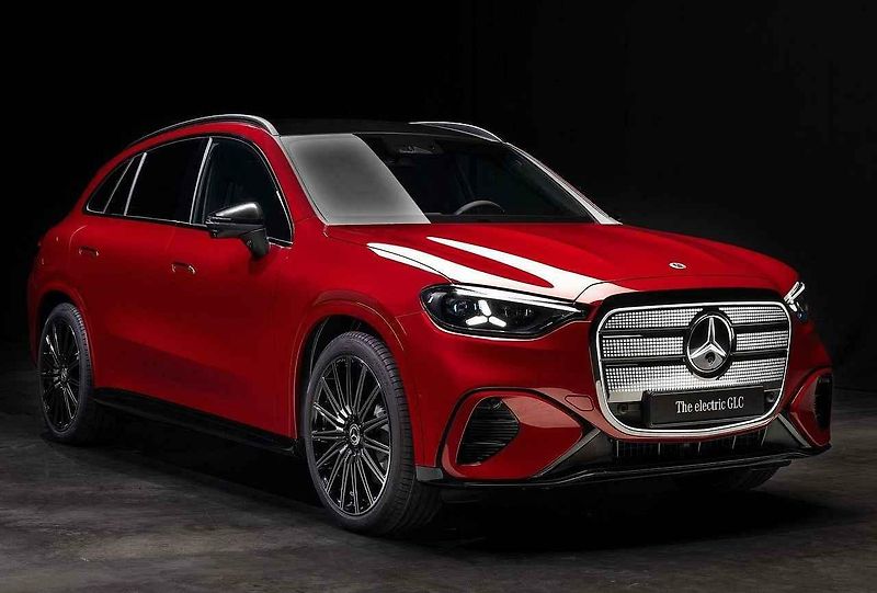 Nový Mercedes-Benz GLC s technologií EQ se bude nabízet souběžně s původní verzí se spalovacími motory.