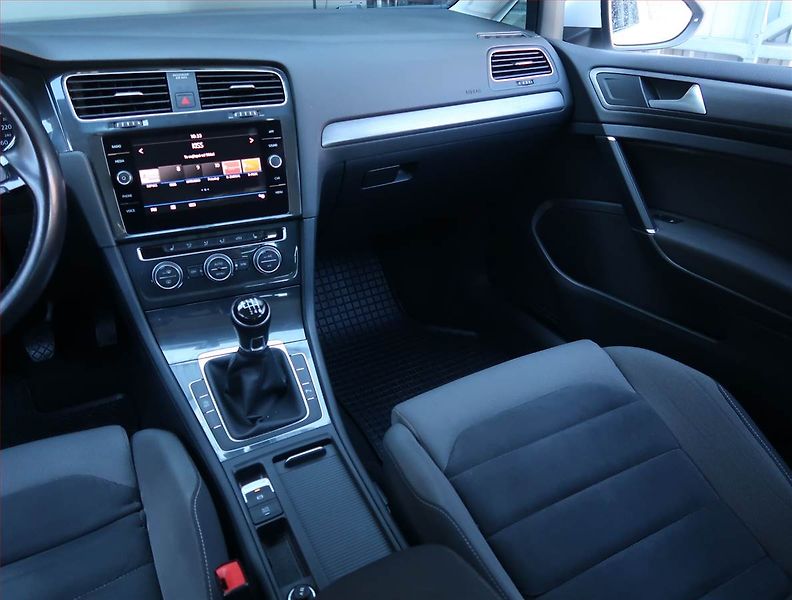 Volkswagen Golf (2020) Comfortline 1.5 TSI, ČR,1.maj - fotka 8 z 16