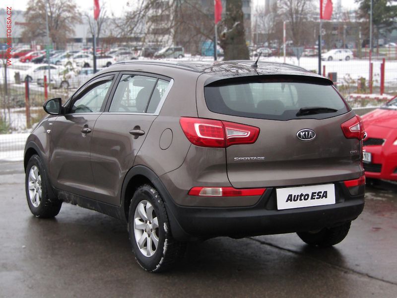 Kia Sportage (2010) 2.0 CRDi 4x4, ČR, AC, park - fotka 6 z 14