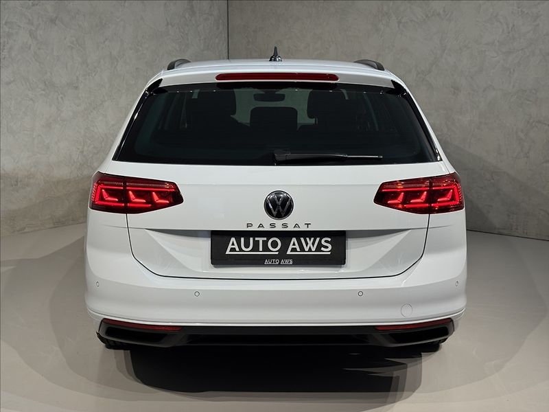 Volkswagen Passat 2,0 TDi  DSG Business IQ Light - fotka 8 z 43