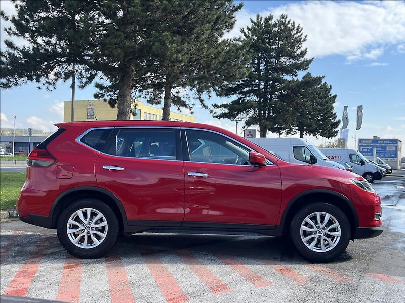 Nissan X-Trail 1,6 DIG-T  Acenta ČR 1 maj - fotka 4 z 21