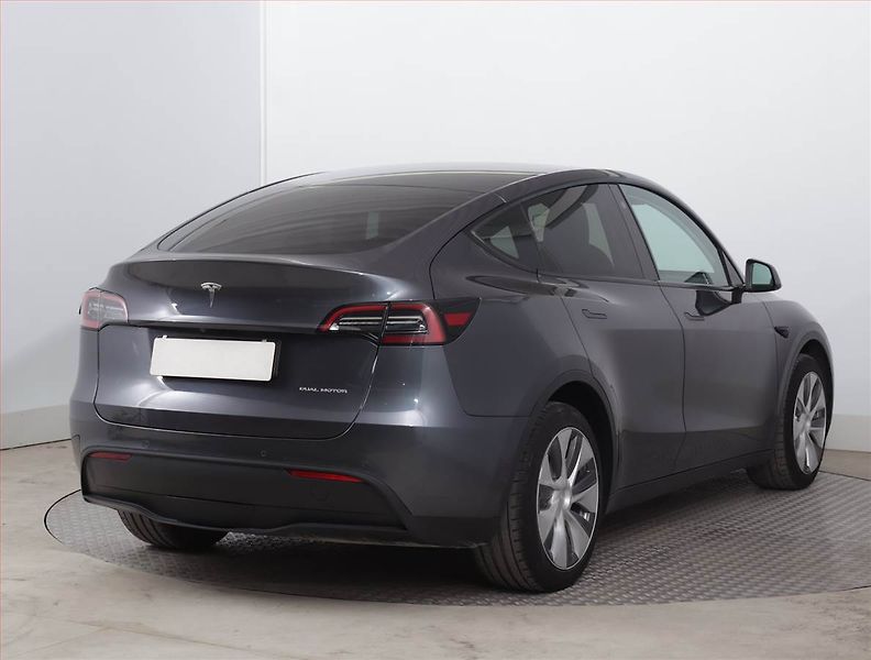 Tesla Model Y (2022) Long Range AWD 79kWh, SoH 89% - fotka 5 z 24