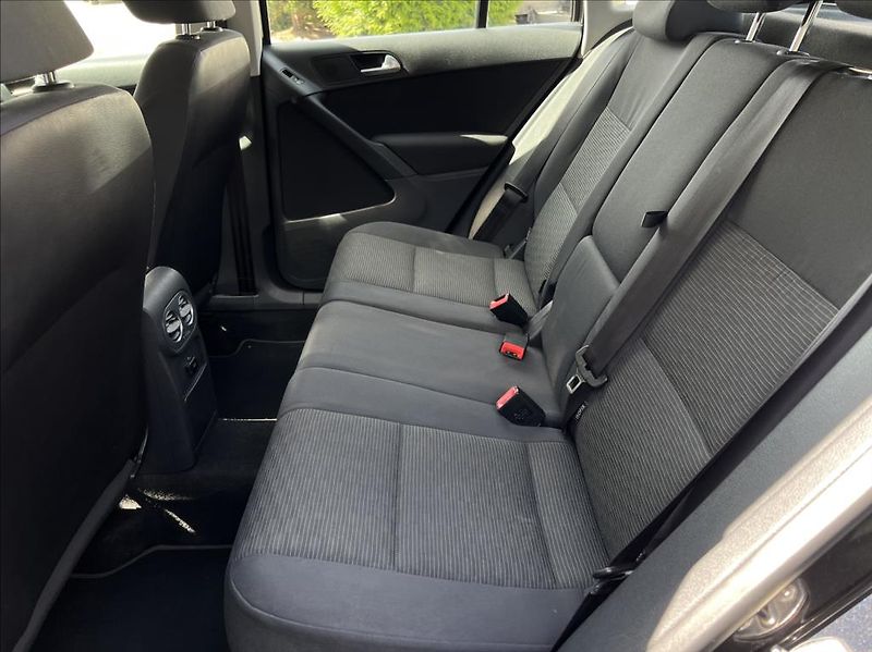 Volkswagen Tiguan 1,4 Tsi trend&Fun - fotka 13 z 28