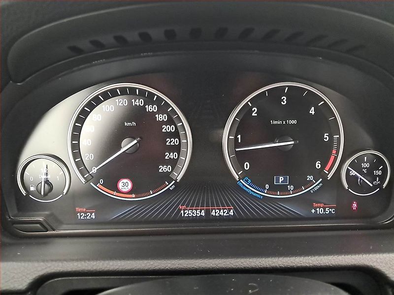 BMW Řada 5 (2014) 530d xDrive GT, 4X4, Automat - fotka 11 z 21