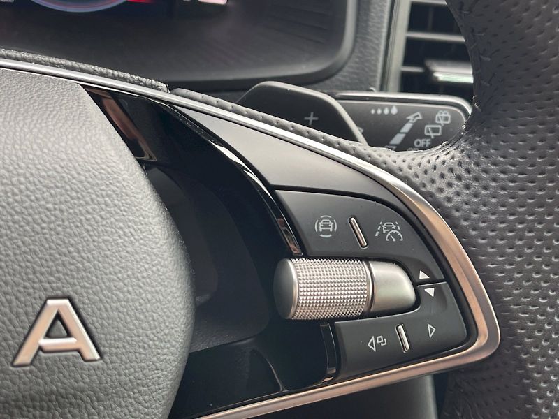 Škoda Karoq (2025) Sportline 2.0 TDI 110kW 4x4 DS - fotka 11 z 35