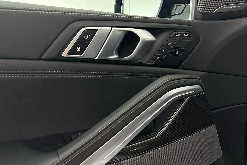 BMW X6 xDrive40d - fotka 16 z 25
