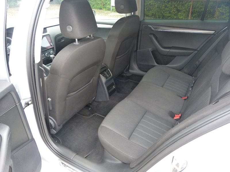 Škoda Octavia 2.0 TDI DSG - fotka 10 z 19
