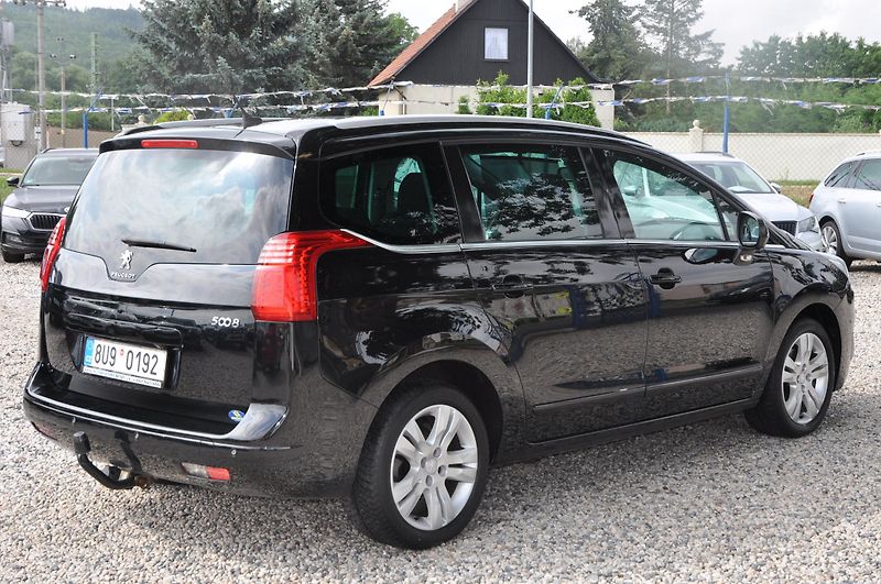 Peugeot 5008 2.0HDi 110kW PANORAMA - fotka 3 z 18