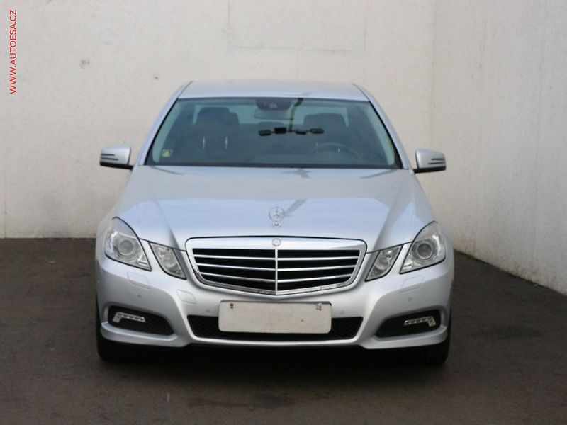 Mercedes-Benz Třídy E (2010) 3.0 CDI E350, AT - fotka 2 z 3