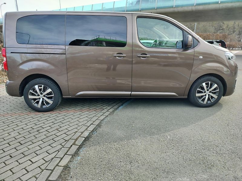 Toyota ProAce Verso 4x4 kůže, navi,  8 míst, tažné - fotka 8 z 30