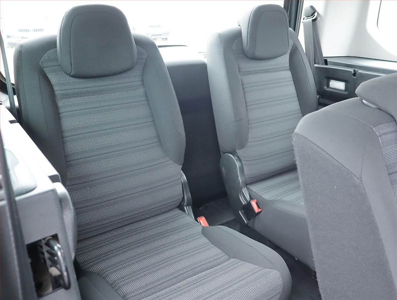 Opel Combo (2020) Edition 1.2 Turbo, 7Míst, 1Maj - fotka 18 z 18