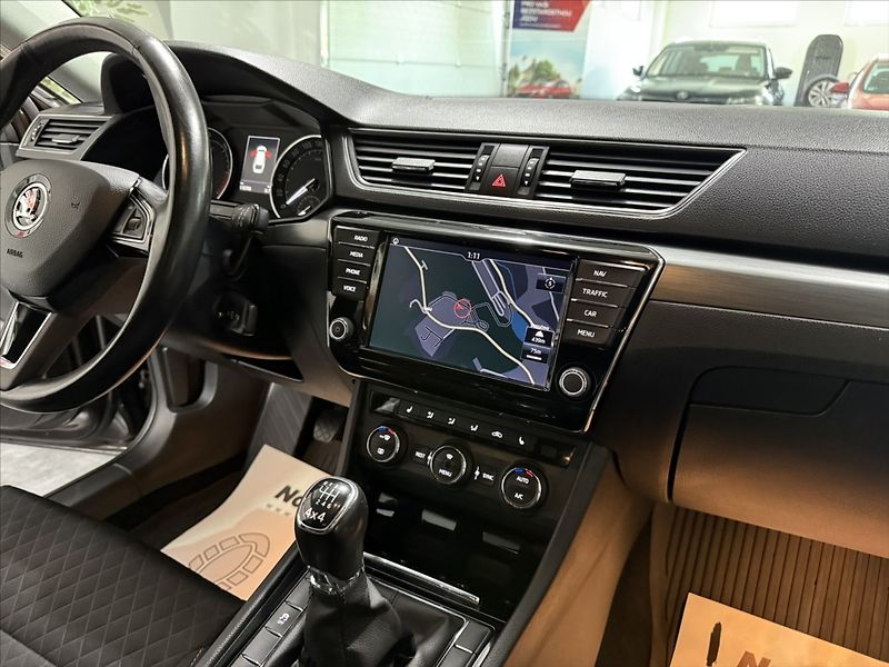 Škoda Superb 2,0   TDI 110kW STYLE 4x4 TAŽN - fotka 27 z 47