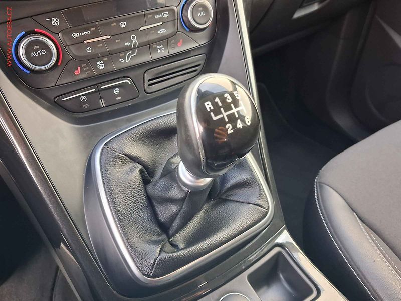 Ford Kuga (2019) 1.5 EB, 1.maj,ČR, Titanium - fotka 16 z 20