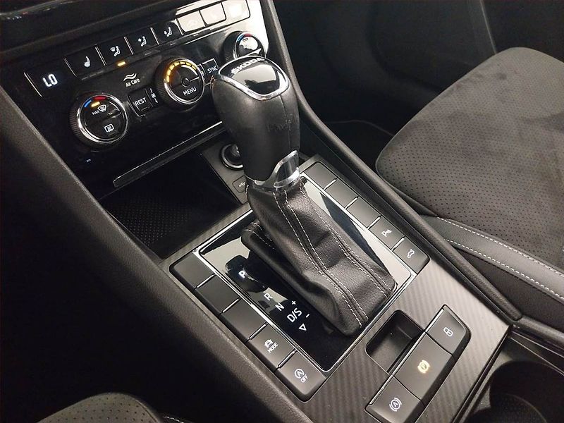 Škoda Superb (2023) Sportline 2.0 TDI - fotka 13 z 23