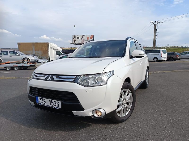 Mitsubishi Outlander (2013) - fotka 1 z 24