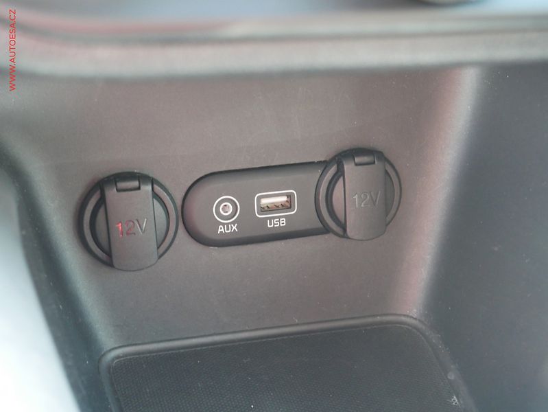 Kia Ceed (2016) 1.4i, ČR, AC, temp - fotka 16 z 18