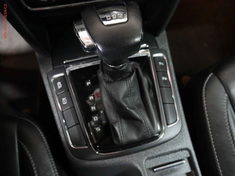 Škoda Superb (2012) 2.0 TDi, Elegance, DSG, kůže - fotka 20 z 22