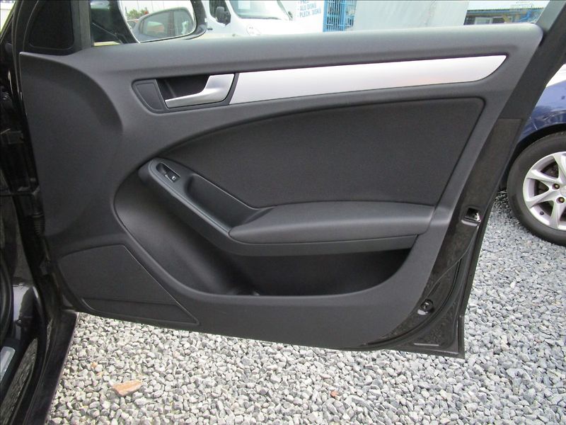 Audi A4 Avant 3.0TDi V6 Quattro, Bi-xe - fotka 22 z 41