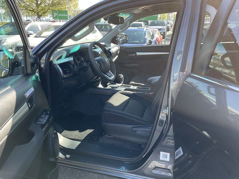 Toyota Hilux 2.8D Executive ODBĚR 3/2027 - fotka 11 z 30