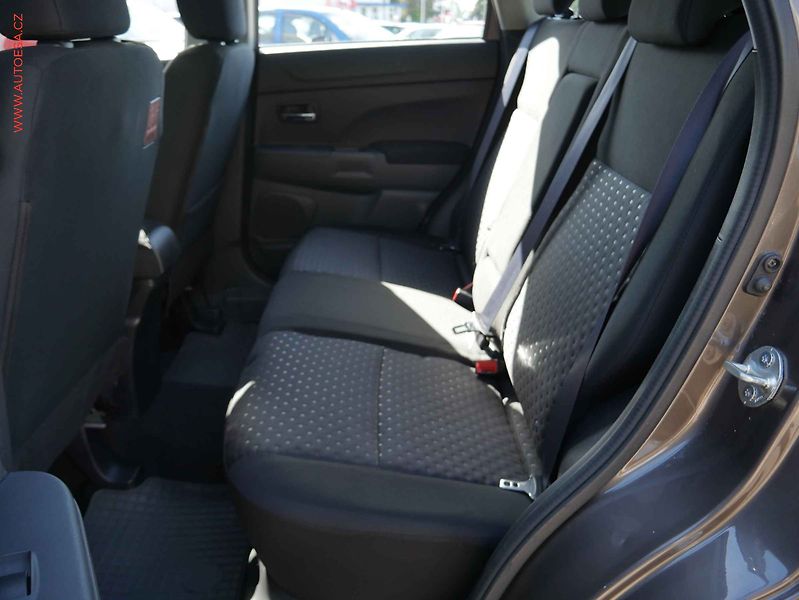 Mitsubishi ASX (2013) 1.8 Di-D 4x4, 1.maj,ČR - fotka 10 z 16