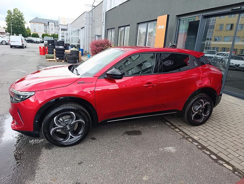 Alfa Romeo Junior (2026) Sport Speciale 1.2 Turbo Hybr. - fotka 4 z 34