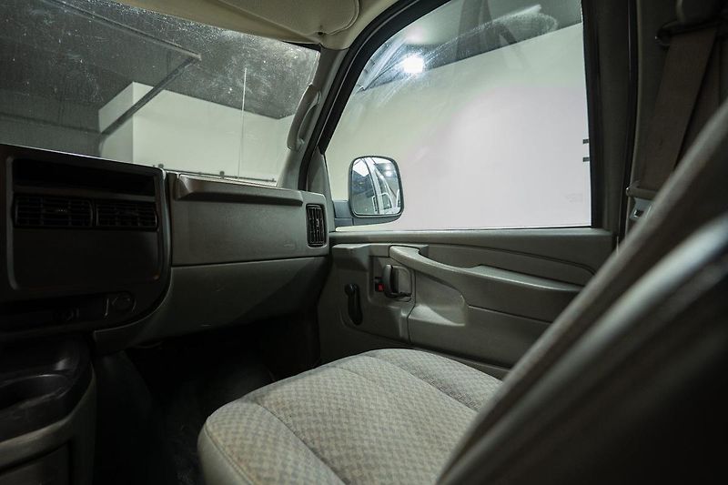 GMC Savana 4.8 V8 Vortec 208 kW - fotka 16 z 32