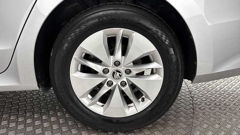 Škoda Octavia 2.0 TDI Ambition Combi - fotka 19 z 25