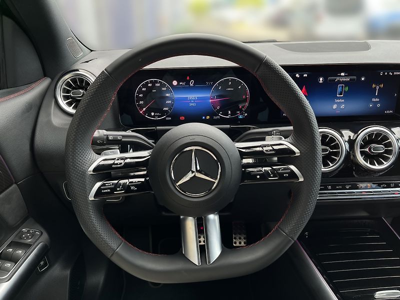 Mercedes-Benz GLA 200 d AMG Night - fotka 11 z 21