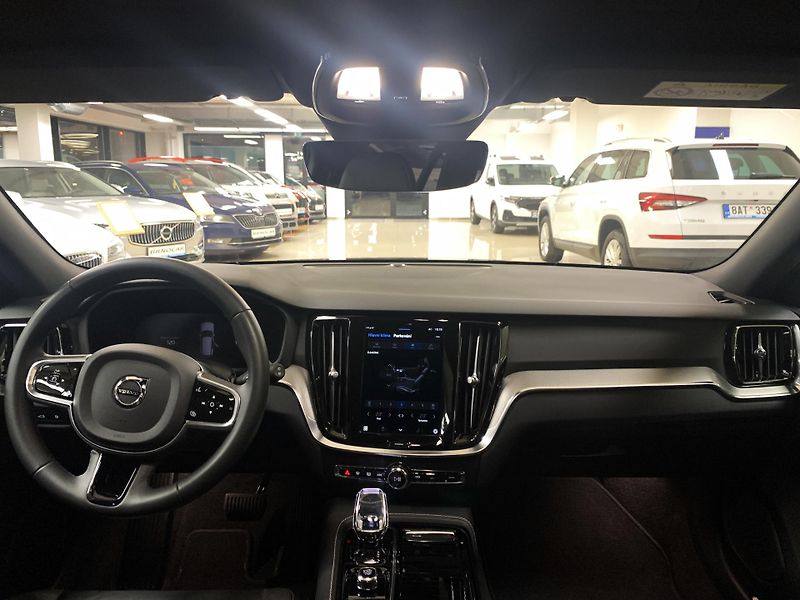Volvo V60 RECHARGE T6, AWD PLUS DARK ČR - fotka 14 z 42