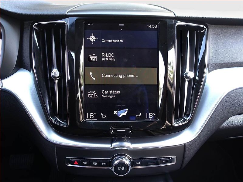 Volvo XC60 (2018) Momentum D4 AWD, 4x4, AUTOMAT - fotka 12 z 23