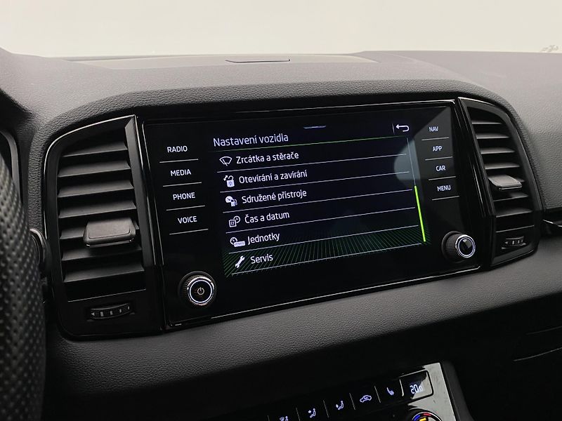 Škoda Karoq 2.0TSI SPORTLINE 4x4 REZERVACE - fotka 42 z 55