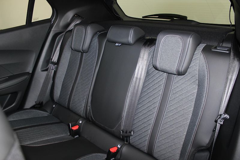 Peugeot 2008 (2026) 2008 ALLURE Hybrid 145 e-DCS6 - fotka 16 z 17