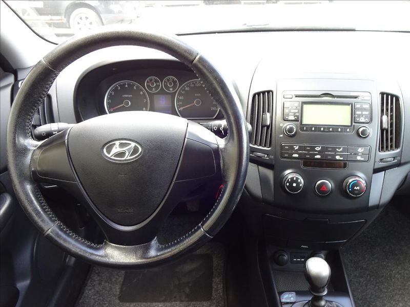 Hyundai i30 1,4i 16V 80kW LPG COMBI - fotka 31 z 46