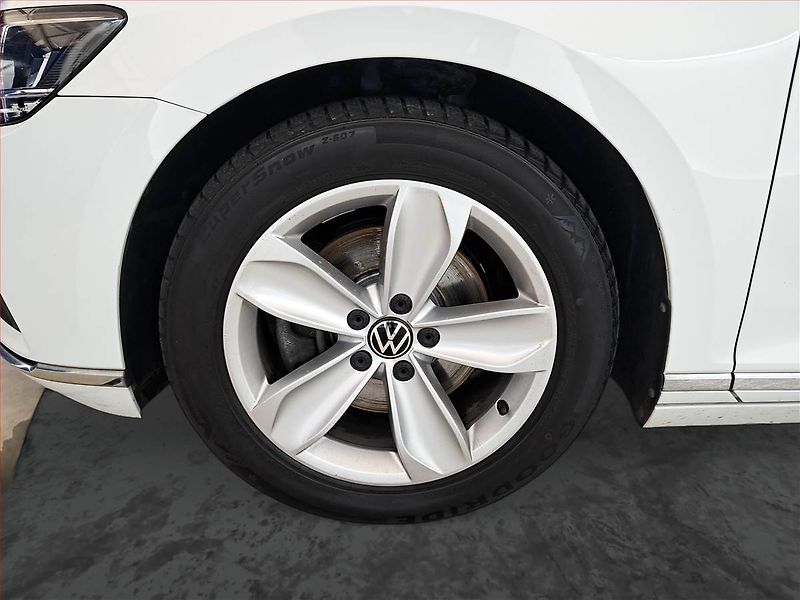 Volkswagen Passat (2020) 1.5 TSI - fotka 15 z 28