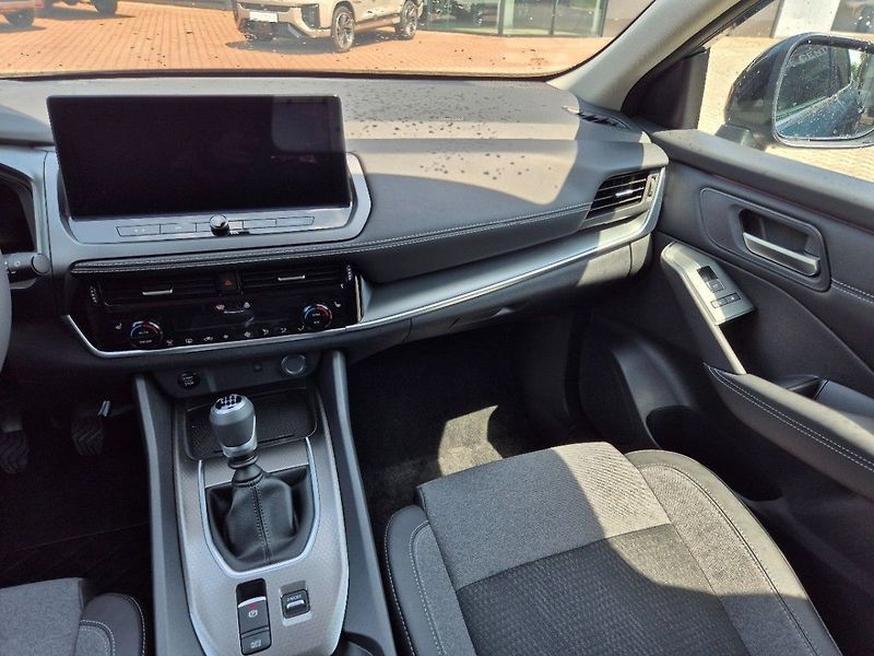 Nissan Qashqai 1.3T mHEV MT,2WD, ZADÁNO - fotka 14 z 29