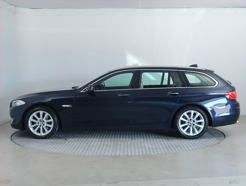 BMW Řada 5 (2010) 530d, Automat, Navi, Bi-Xenony - fotka 3 z 22