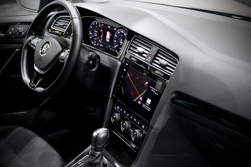 Volkswagen Golf 7 FL Variant 1.4 TSI 92 kW DSG - fotka 13 z 33