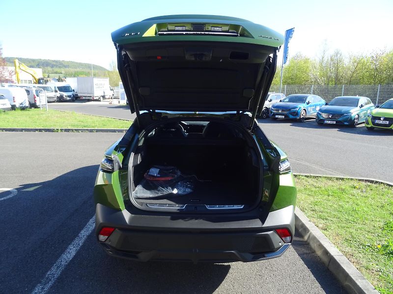Peugeot 408 (2026) GT Plug-in HYBRID 240 e-DCS7 - fotka 11 z 55