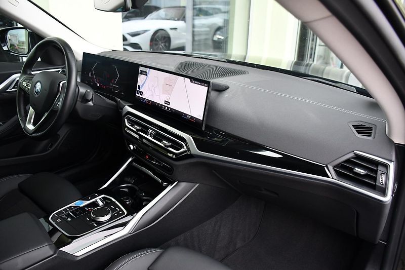 BMW i4 eDrive40 97%SoH - fotka 17 z 38