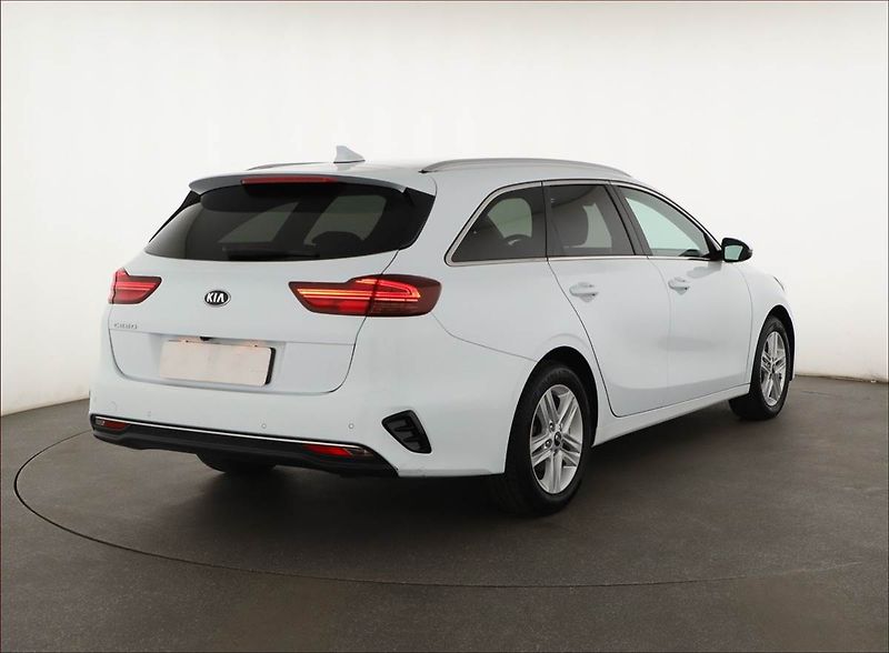 Kia Ceed (2020) Exclusive 1.4 T-GDI, Navi - fotka 5 z 17