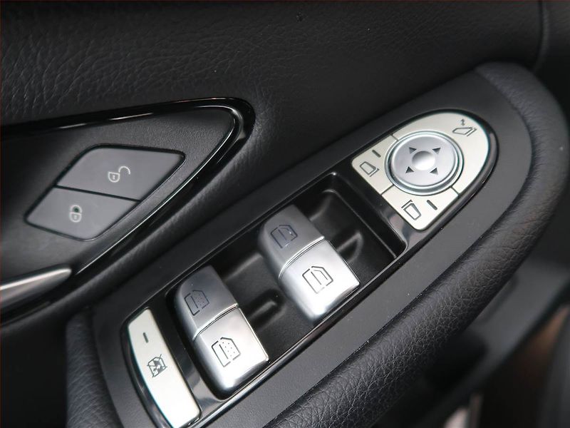 Mercedes-Benz Třídy C (2017) C 180 d, Navi, Tempomat - fotka 18 z 20