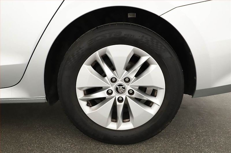 Škoda Octavia (2023) Ambition 2.0 TDI, ČR,1.maj - fotka 16 z 16