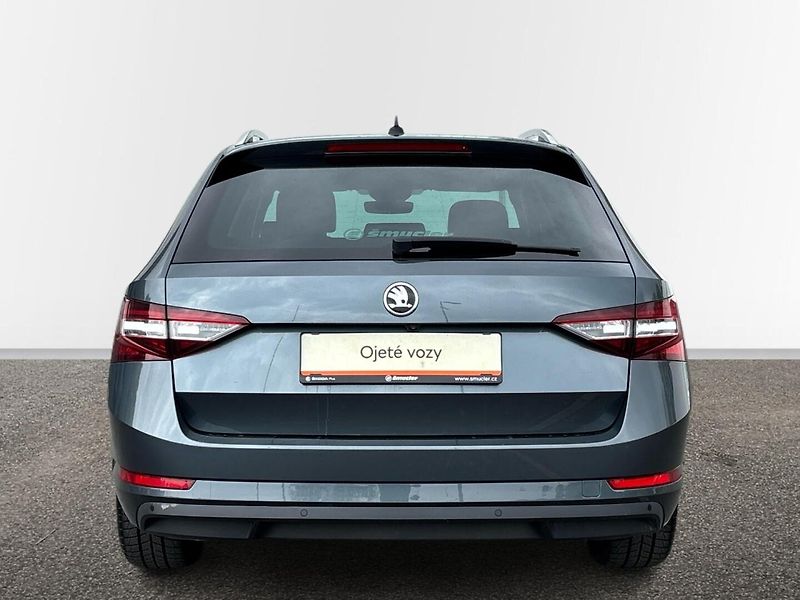 Škoda Superb L&K DSG - fotka 17 z 28