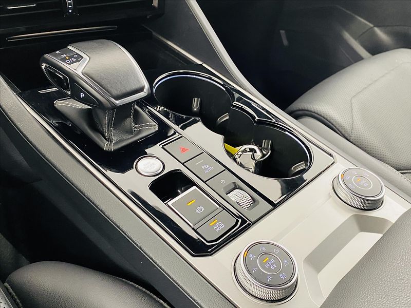 Volkswagen Touareg 3,0 TDI 210kW R-line 4Motion - fotka 20 z 29