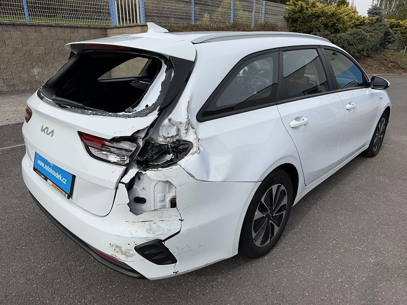 Kia Ceed Kombi 1,5i 103kW  - fotka 5 z 21