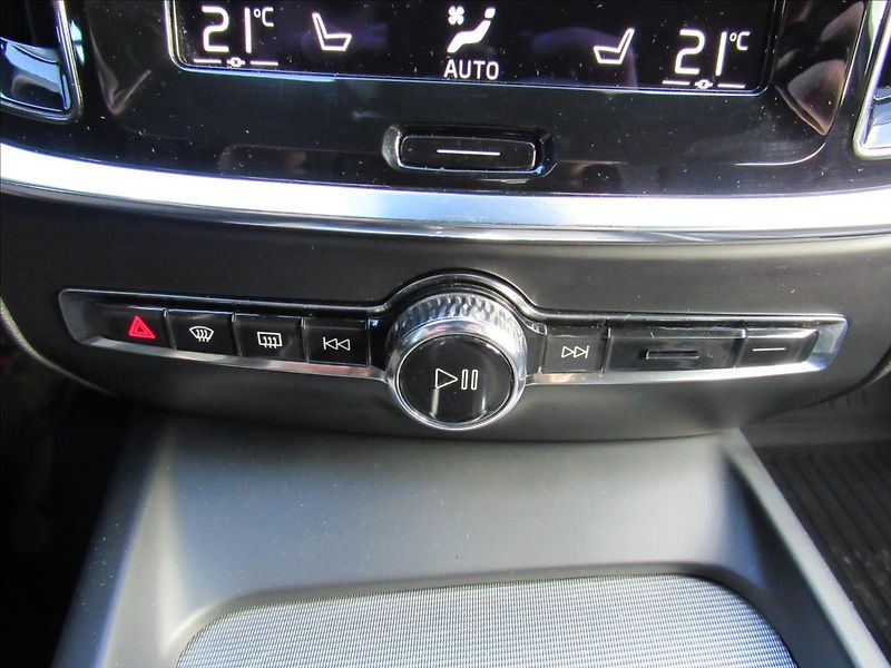 Volvo S60 2,0 B5 184kW AWD R-Design - fotka 23 z 34
