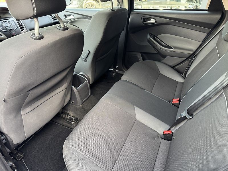 Ford Focus (2011) 1.6i Ti-VCT Klima Servis - fotka 20 z 50