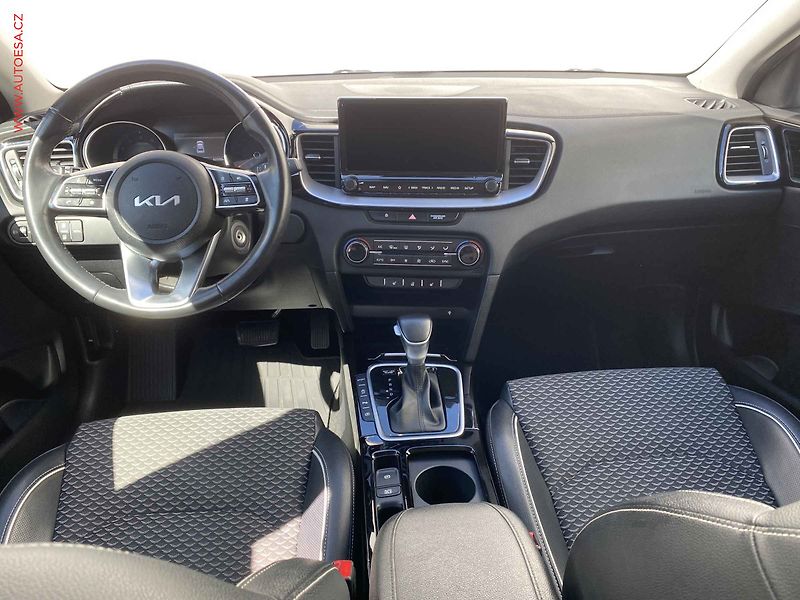 Kia XCeed (2023) 1.5 T-GDi, 2.maj,ČR - fotka 8 z 17