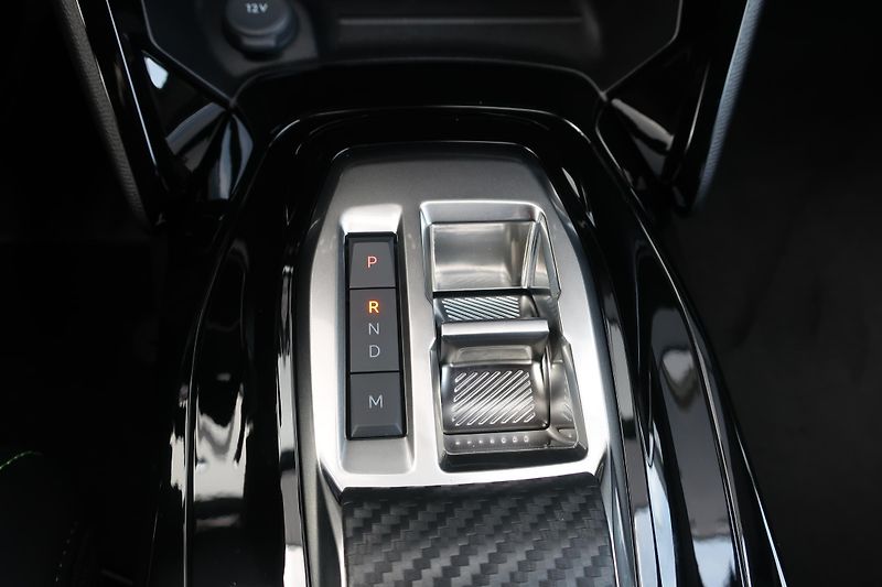 Peugeot 2008 2008 GT Hybrid 145 e-DCS6     - fotka 8 z 8
