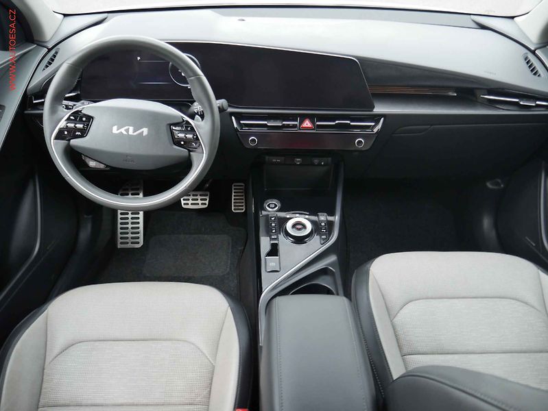 Kia Niro (2022) 1.6 GDi HEV, ČR, AT, LED - fotka 8 z 24